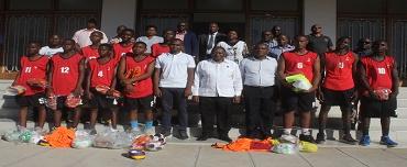 Província de Maputo recebe material desportivo