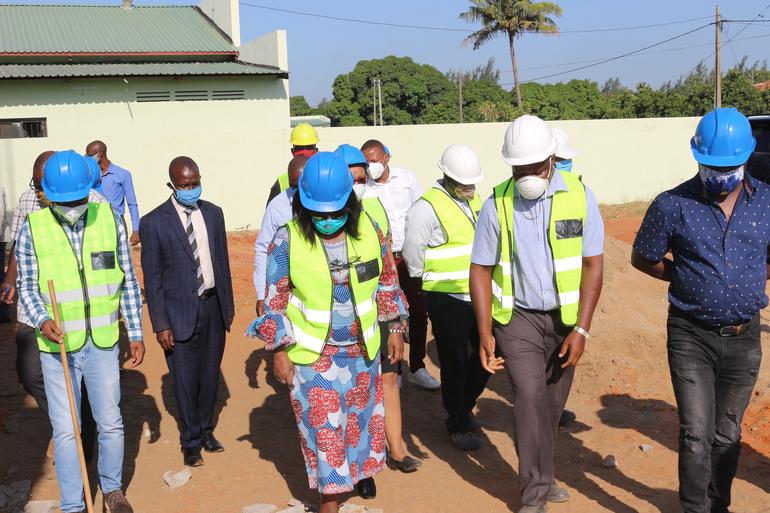 Vitória Diogo visita obras de construção do novo depósito provincial de medicamentos.jpg. 3