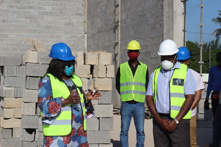 Vitória Diogo visita obras de construção do novo depósito provincial de medicamentos.jpg. 5