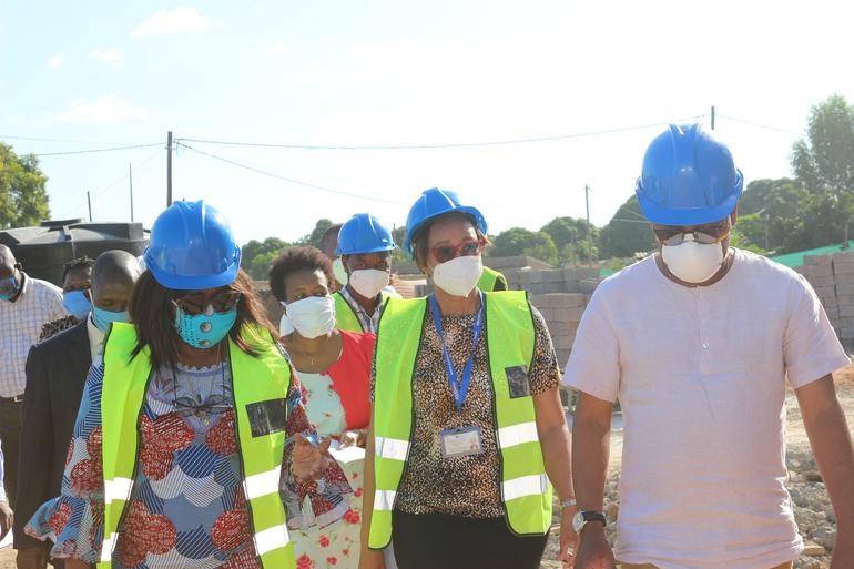 Vitória Diogo visita obras de construção do novo depósito provincial de medicamentos.jpg. 6